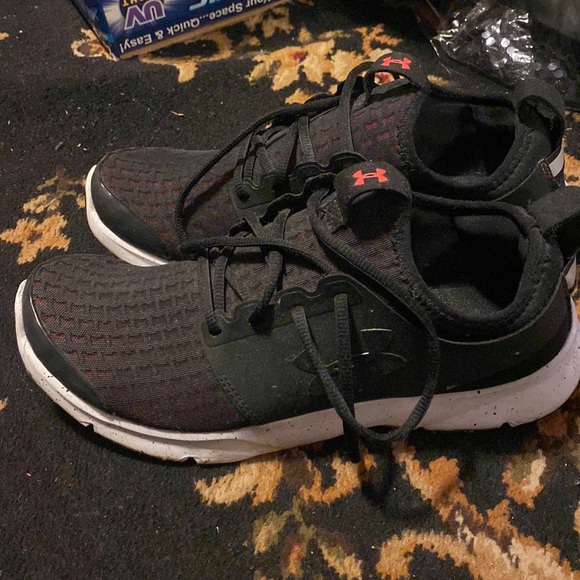 Under Armour shoes - Picture 2 of 6